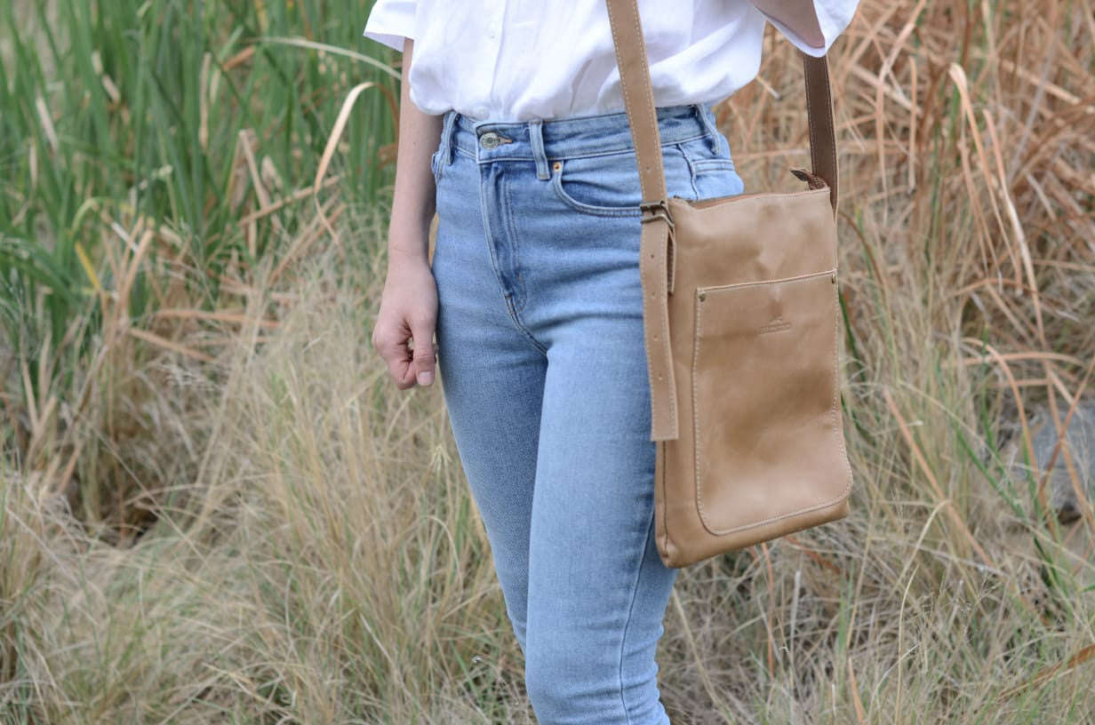 Leather Trusty Sling | Caramel