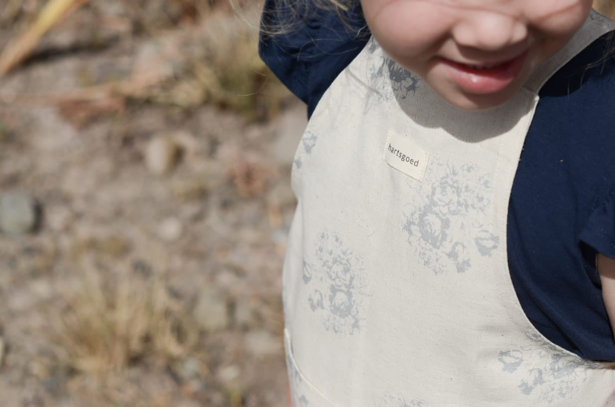 Kiddies Cross Back Linen Apron | Grey Country Florals