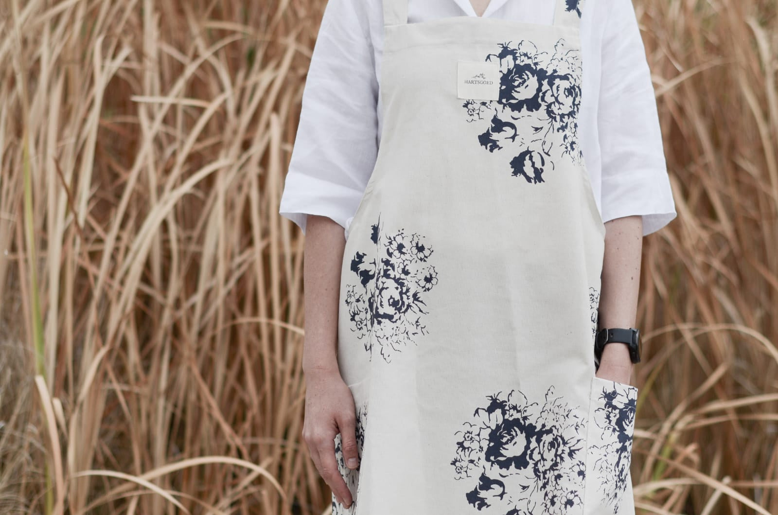 Cross back Linen Apron | Navy Country Florals