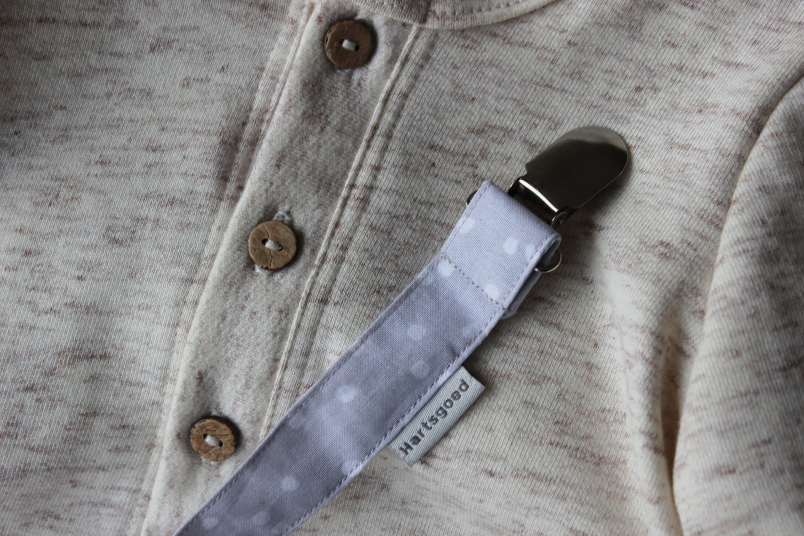 Dummy Clip  |  Snow on light grey