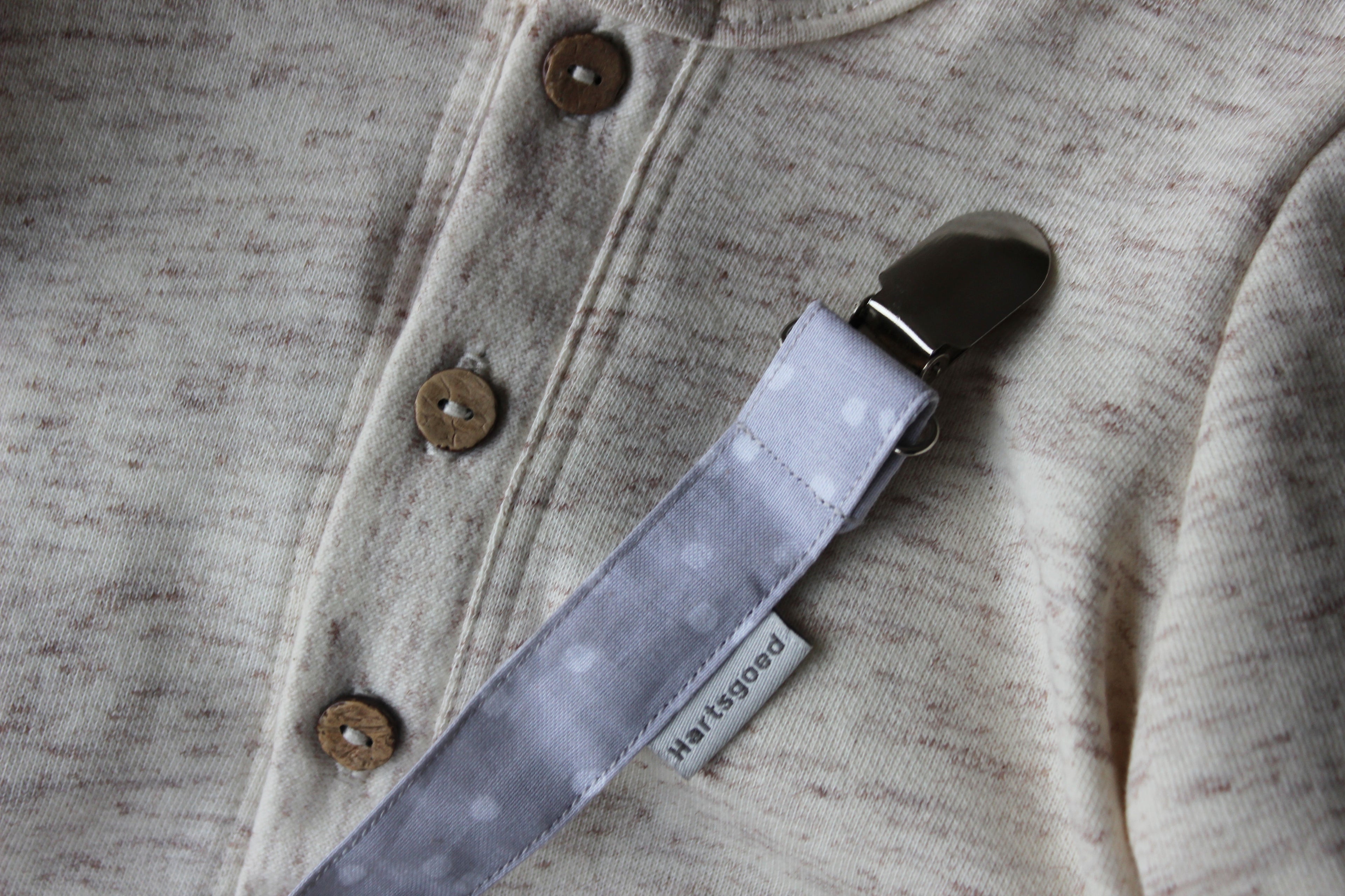 Dummy Clip  |  Snow on light grey