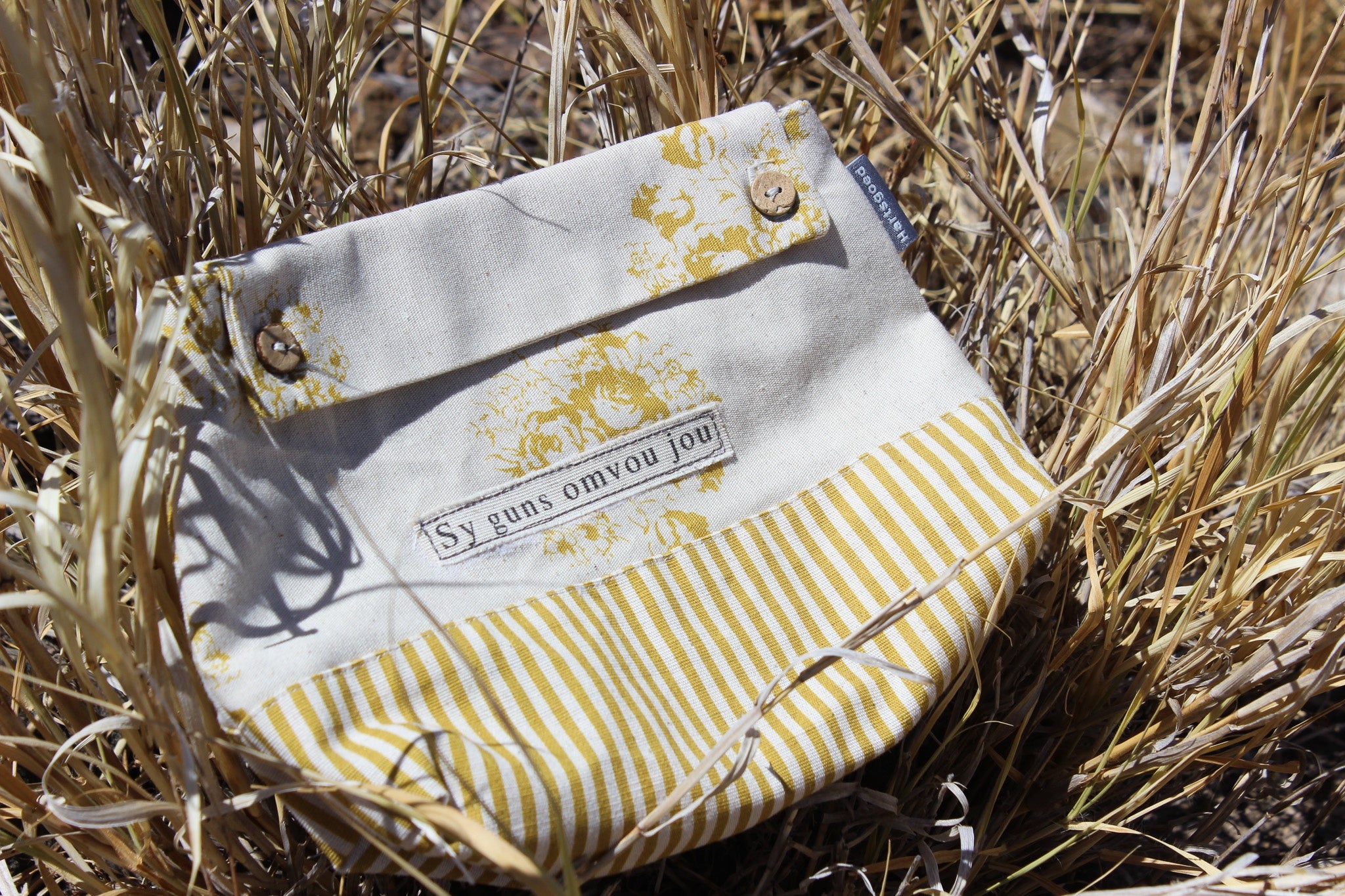 Make-up Bag | Sy guns | Mustard