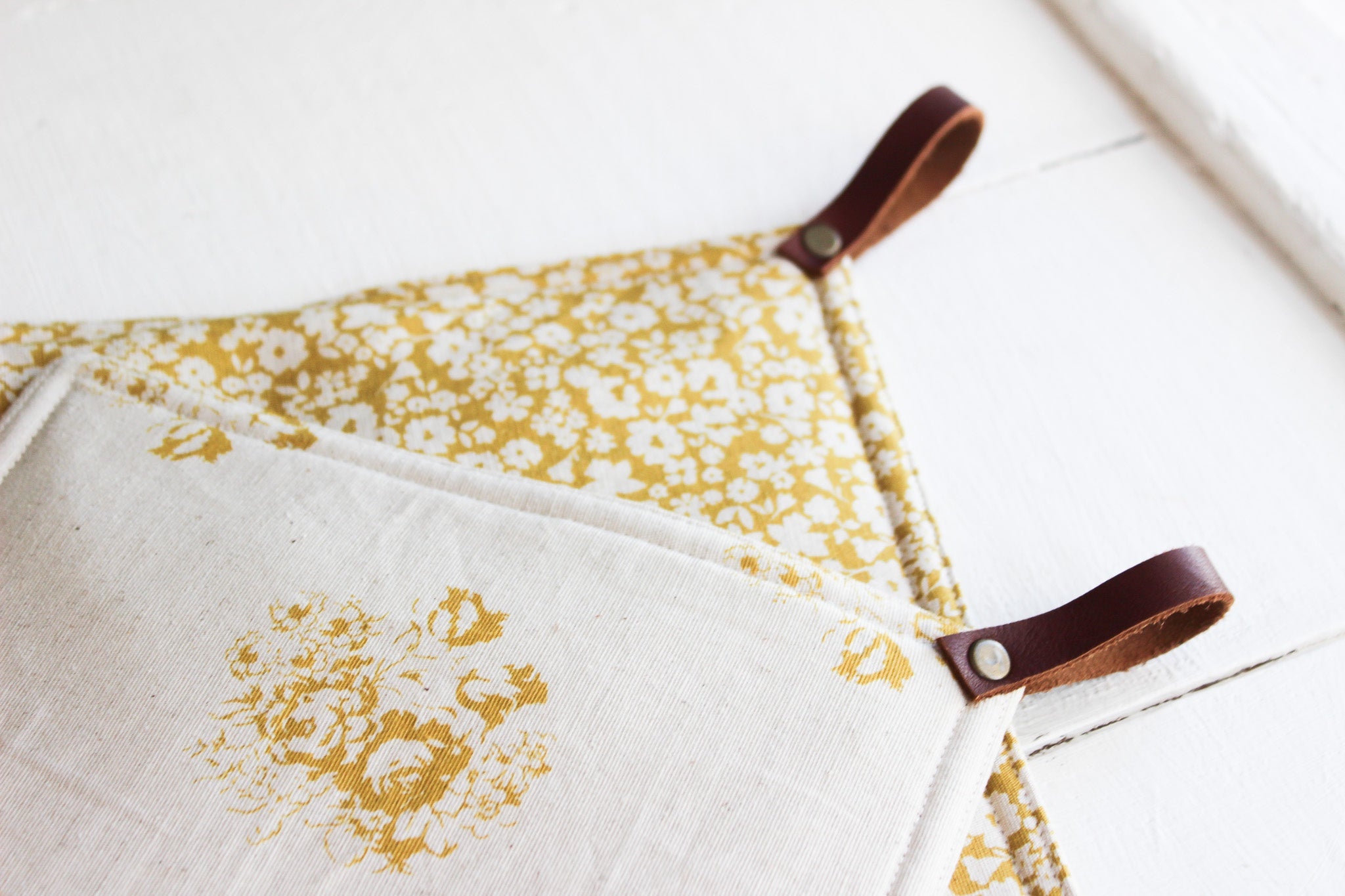 Pot Grabber | Mustard