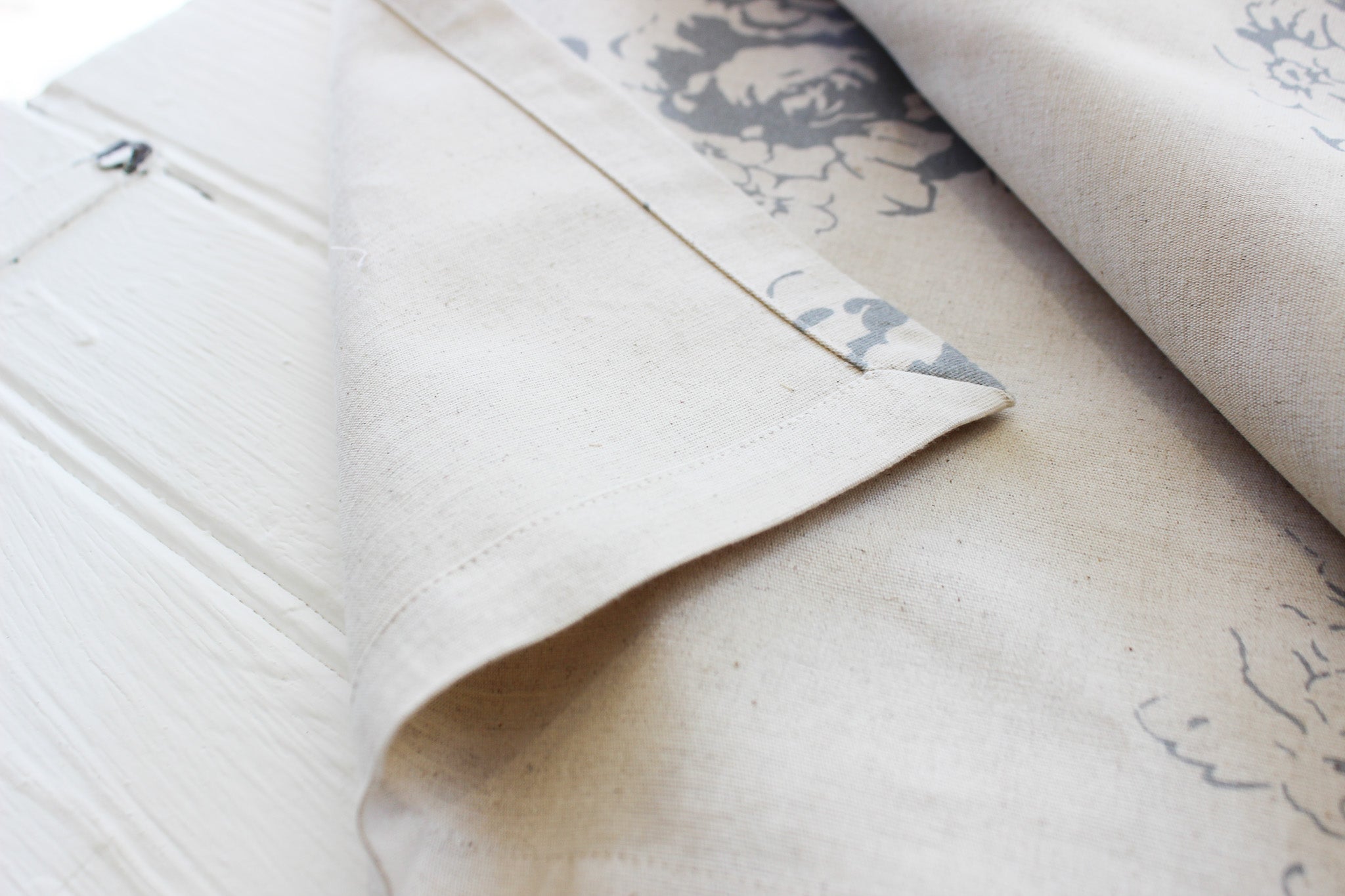 Table Runner 250 x 60cm | Grey Country Floral