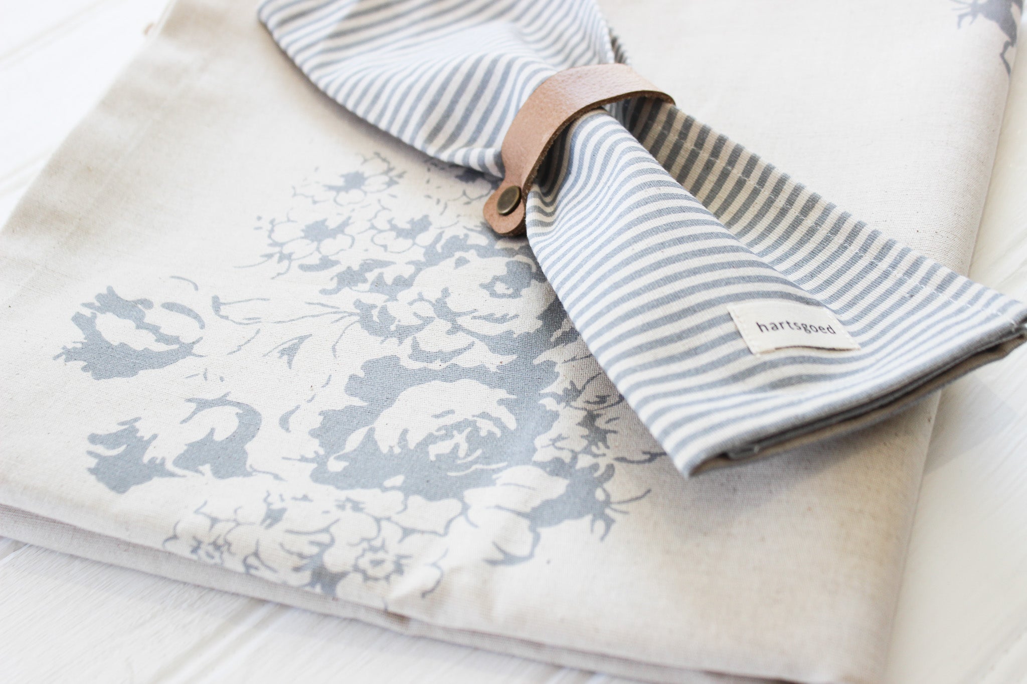 Table Runner 250 x 60cm | Grey Country Floral