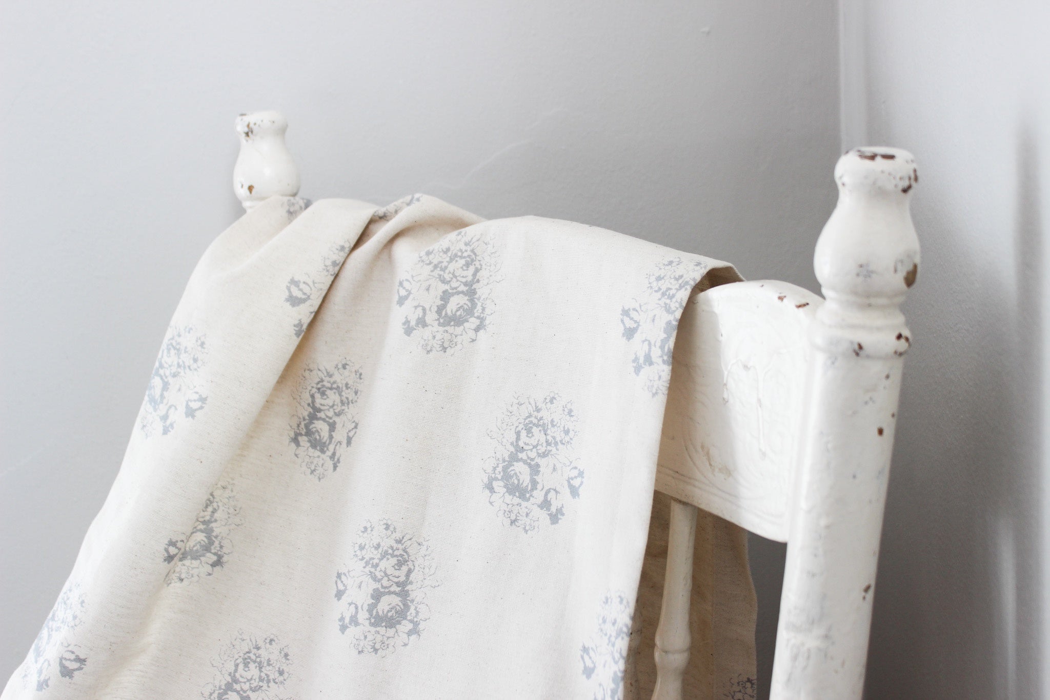 Table Runner 230 x 40cm | Grey Country Floral