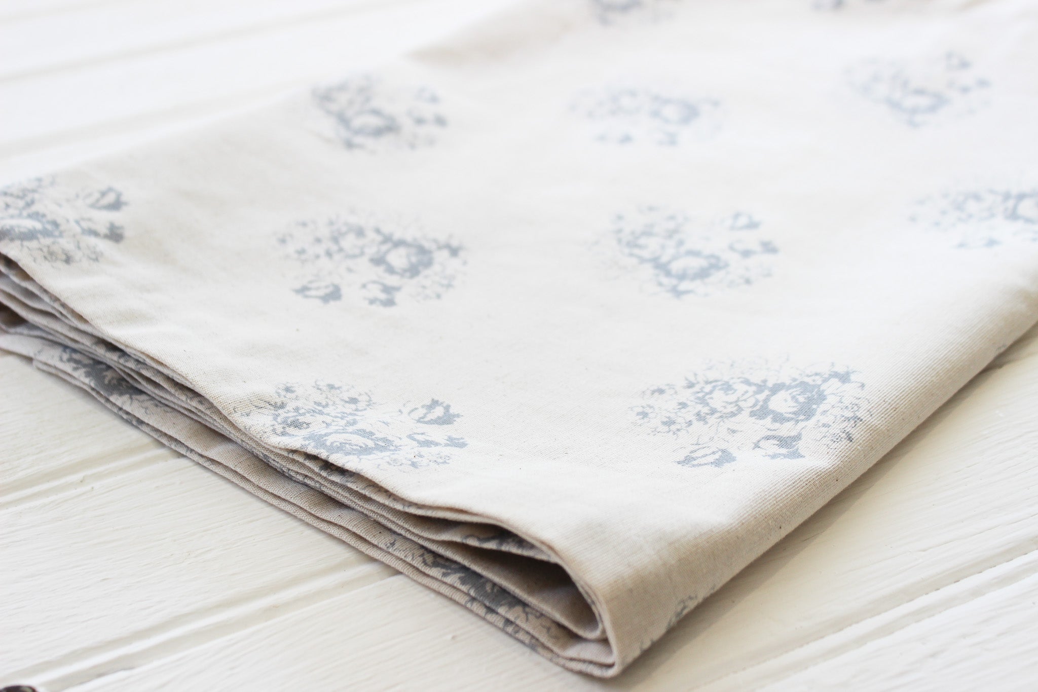 Table Runner 230 x 40cm | Grey Country Floral