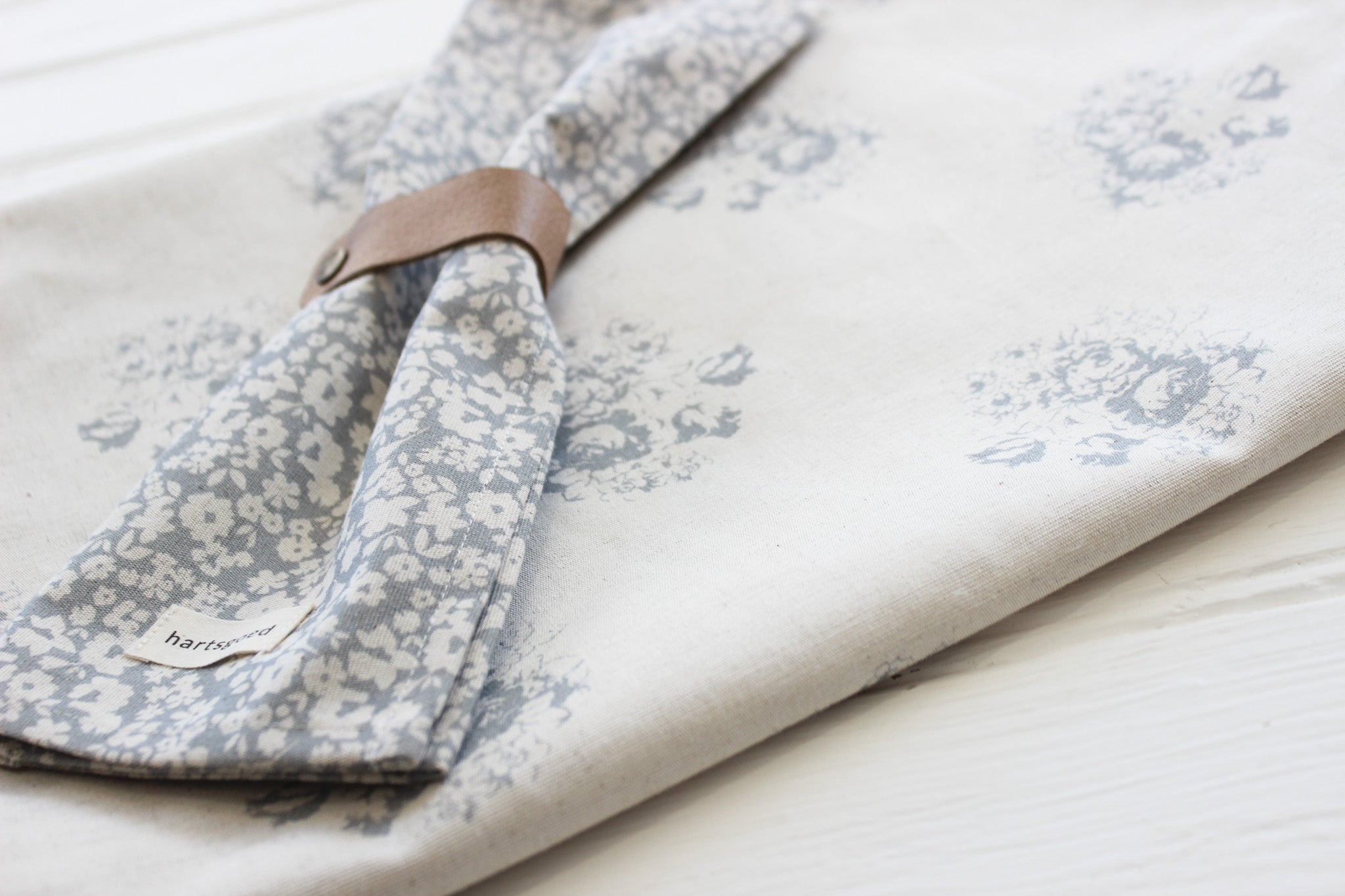 Table Runner 230 x 40cm | Grey Country Floral