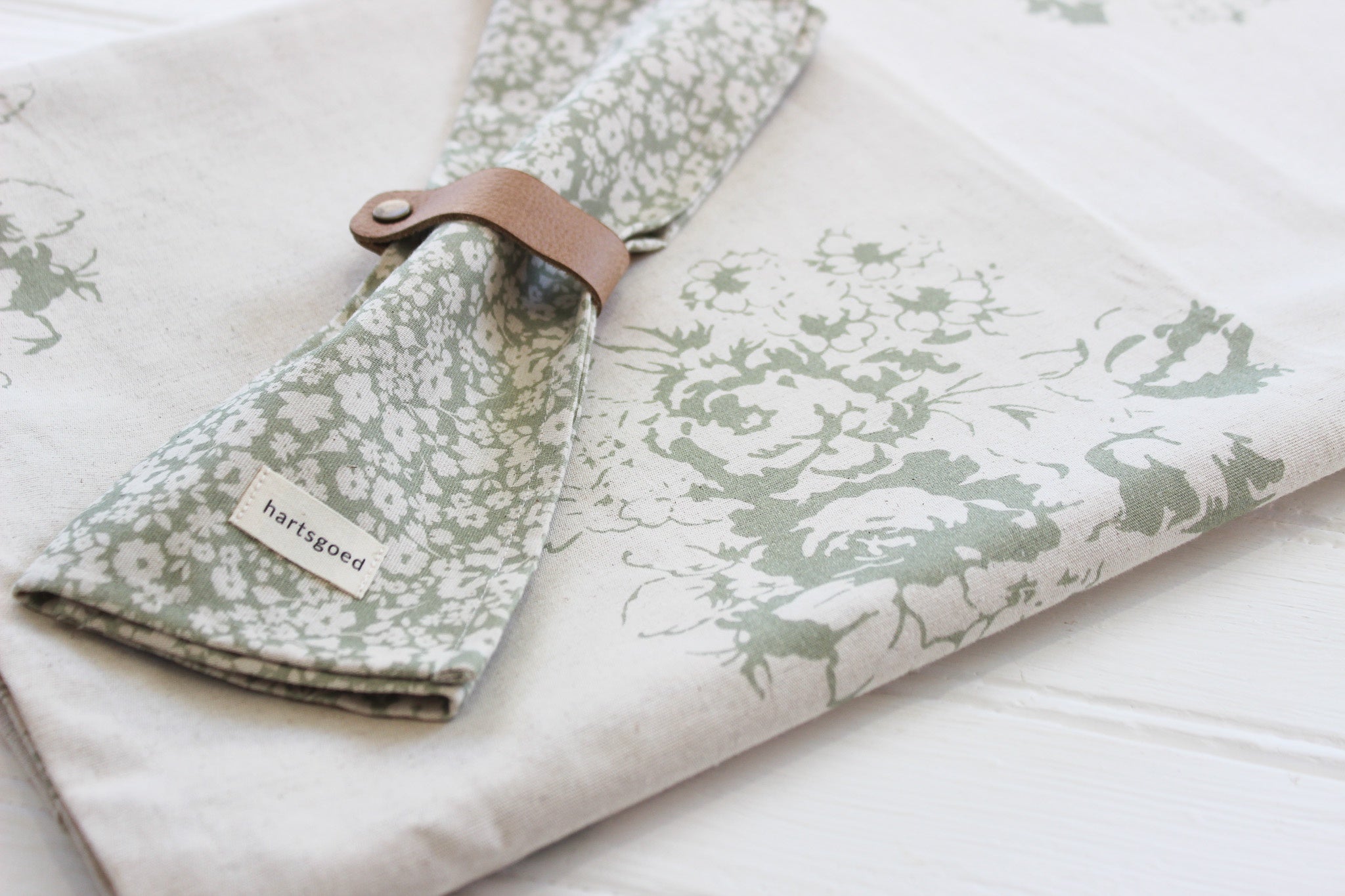 Gift Set | Olive Table Runner & 10 Napkins