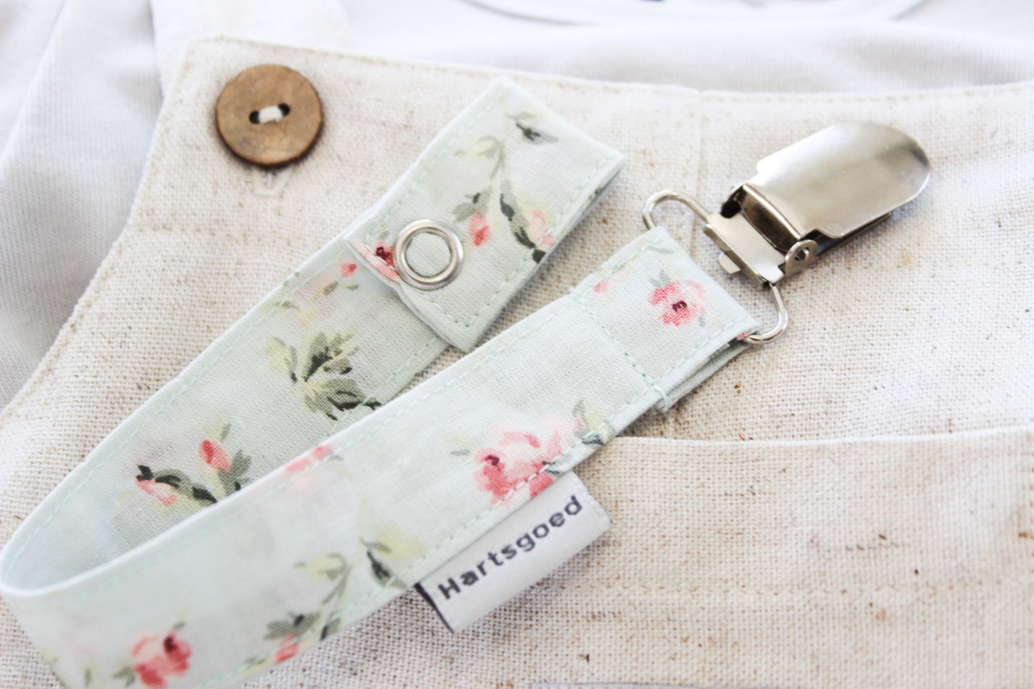 Dummy clip  |  Rose on Mint