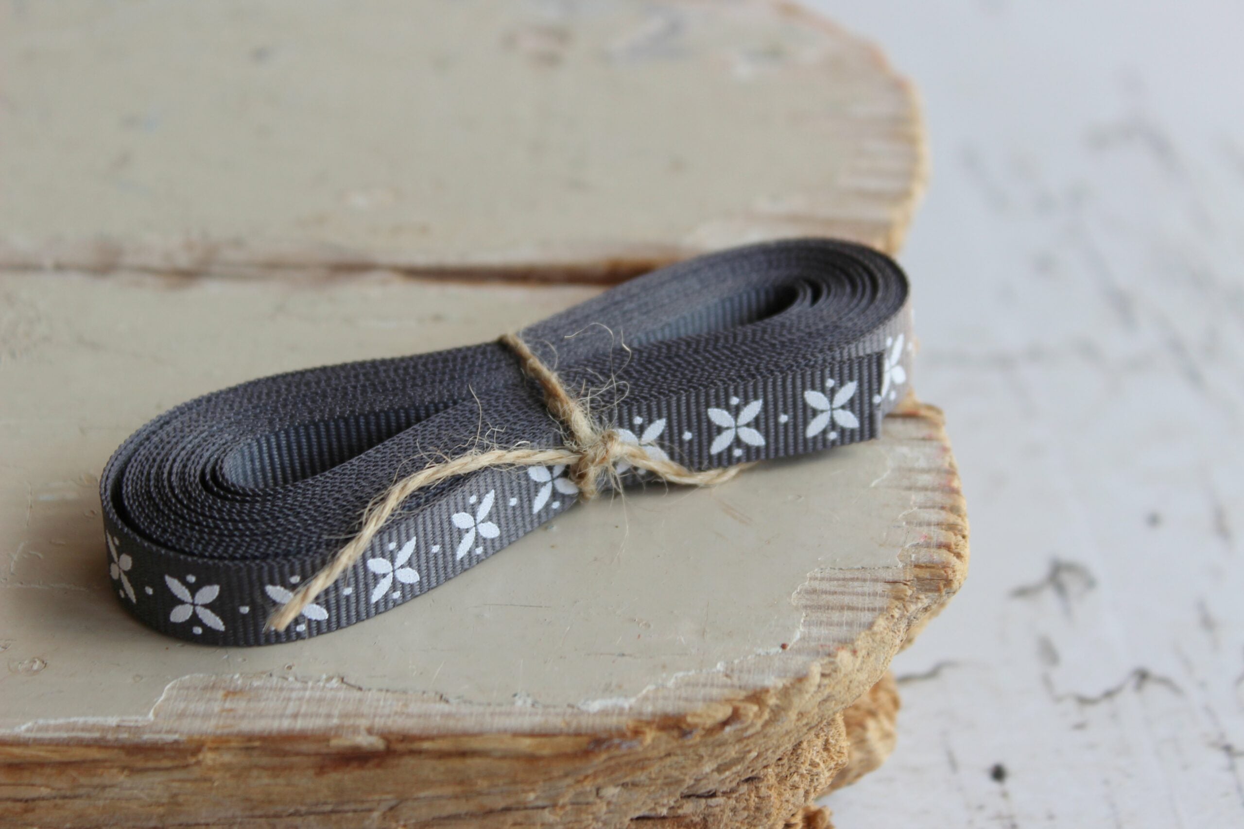 Ribbon 4m |  Floral on charcoal