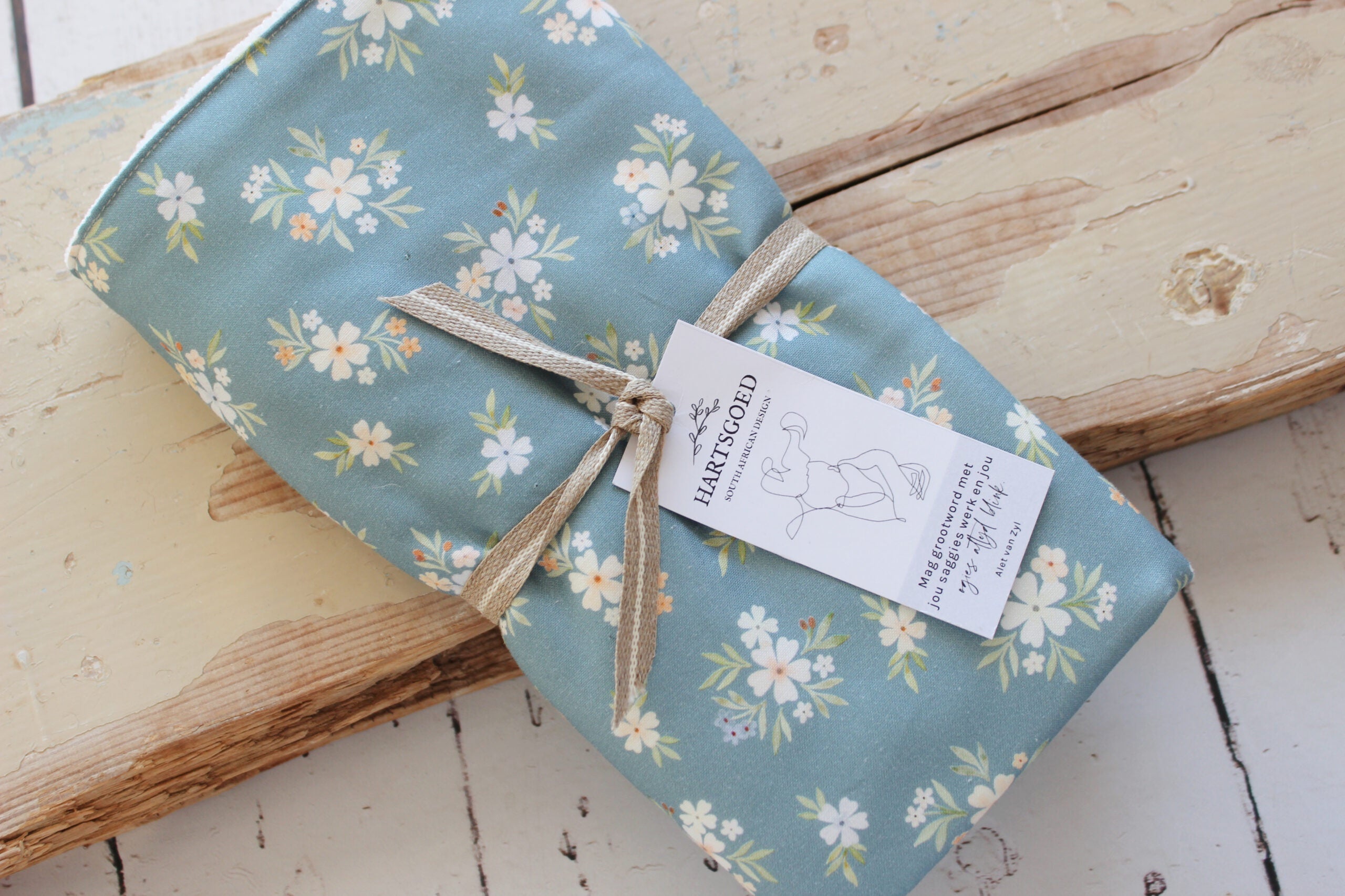 Burp cloth | Floral on dusty blue