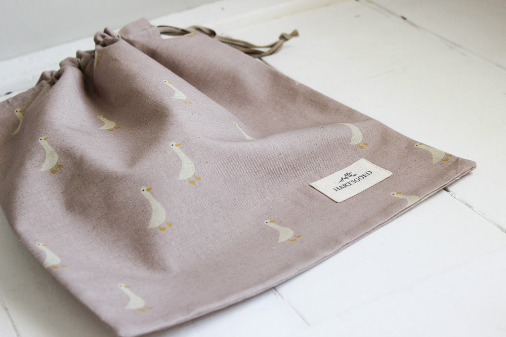 Linen Drawstring (L) | Ducks on Mauve