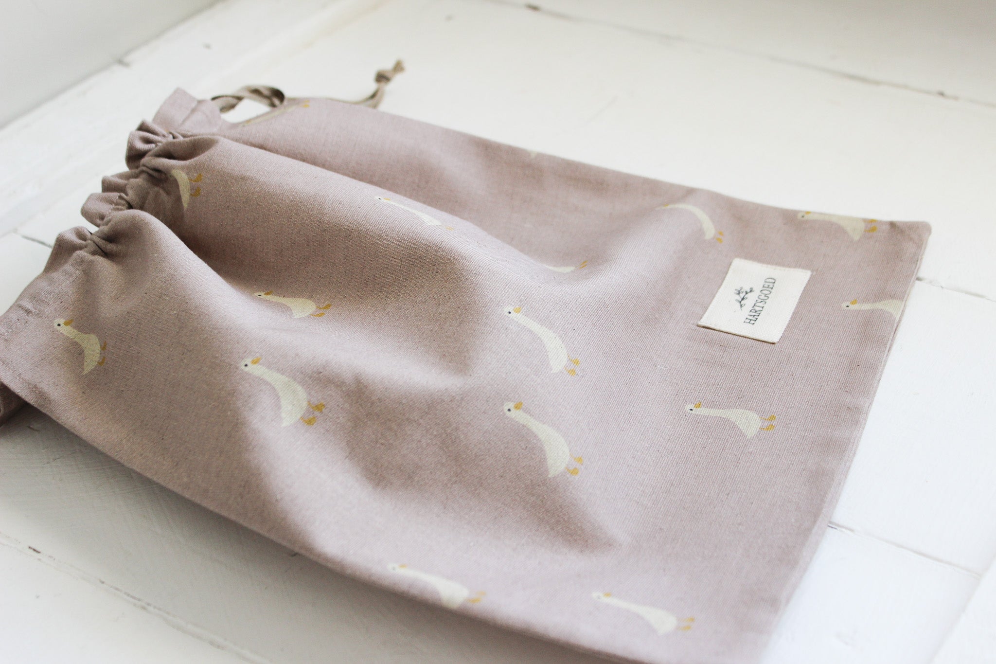 Linen Drawstring (L) | Ducks on Mauve
