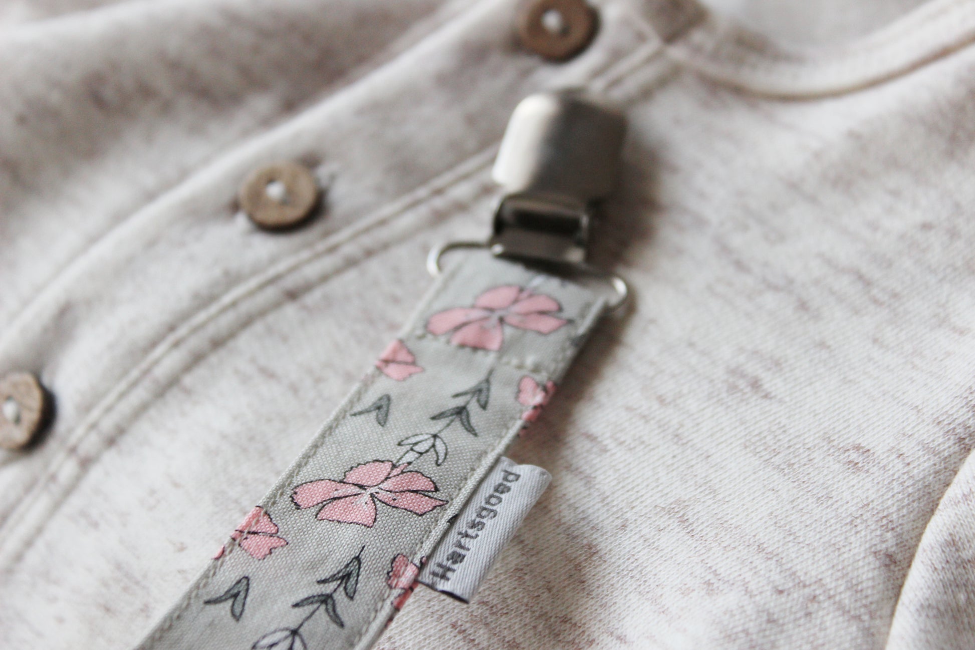 Dummy clip |  Pink floral on sand