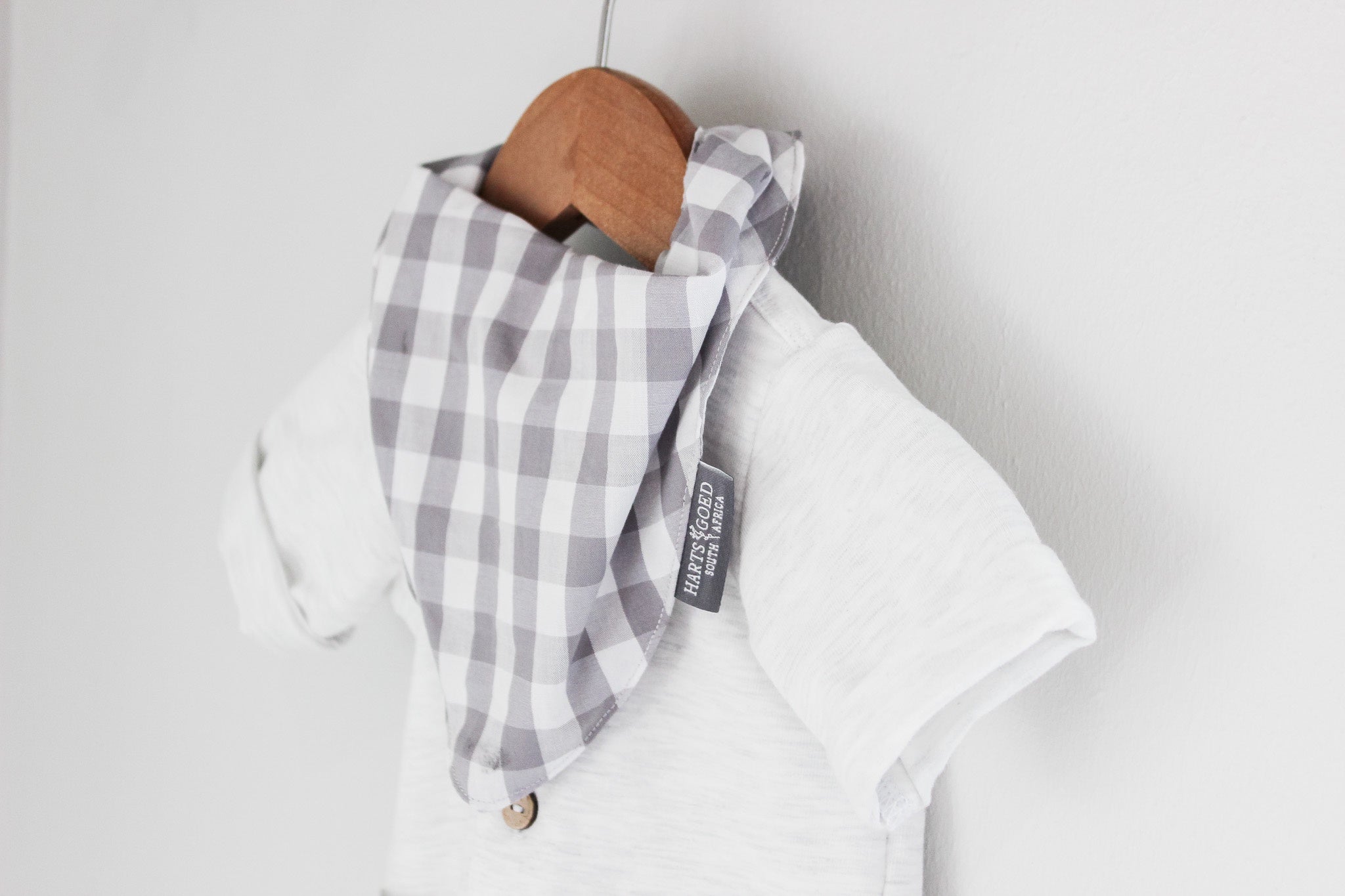 Bandana bib | Grey Gingham