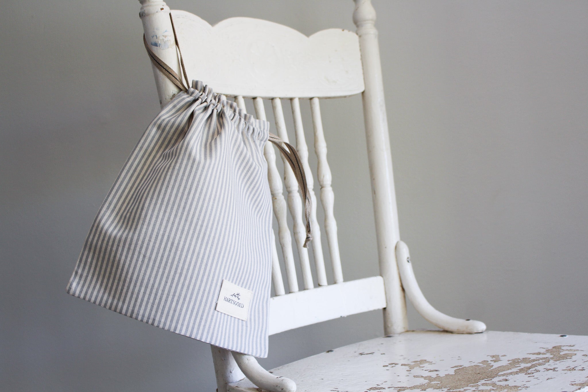 Linen Drawstring (M) | Grey Lines | 25x30cm