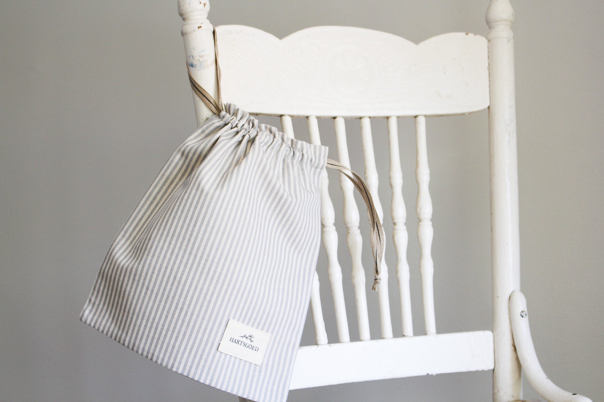 Linen Drawstring (M) | Grey Lines | 25x30cm