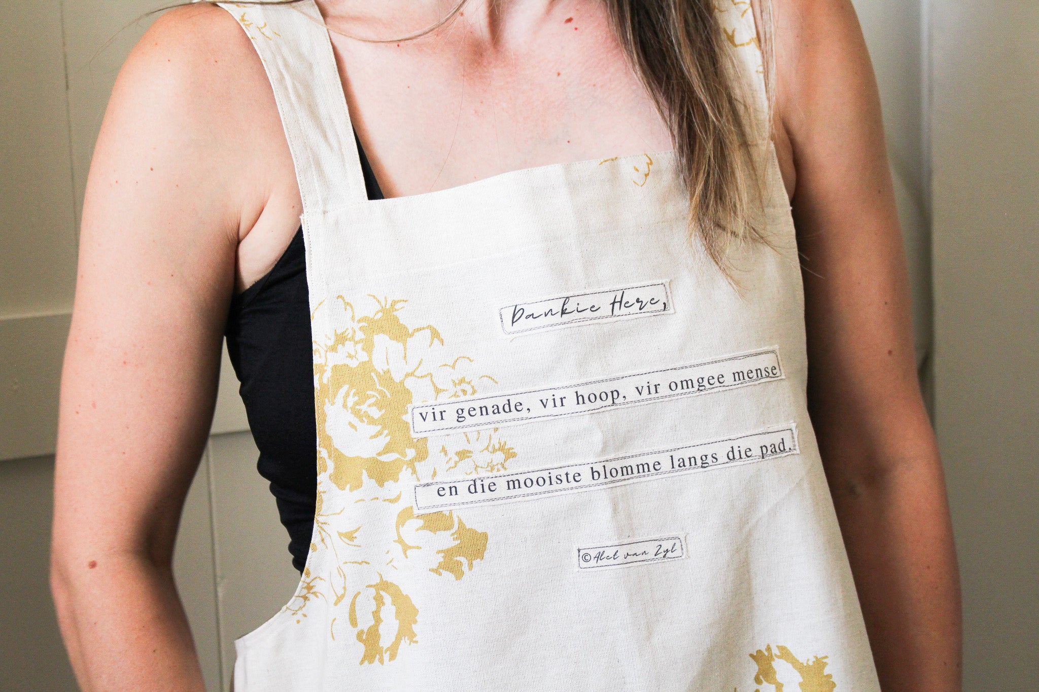 Linen Cross Back Apron | Dankie Here