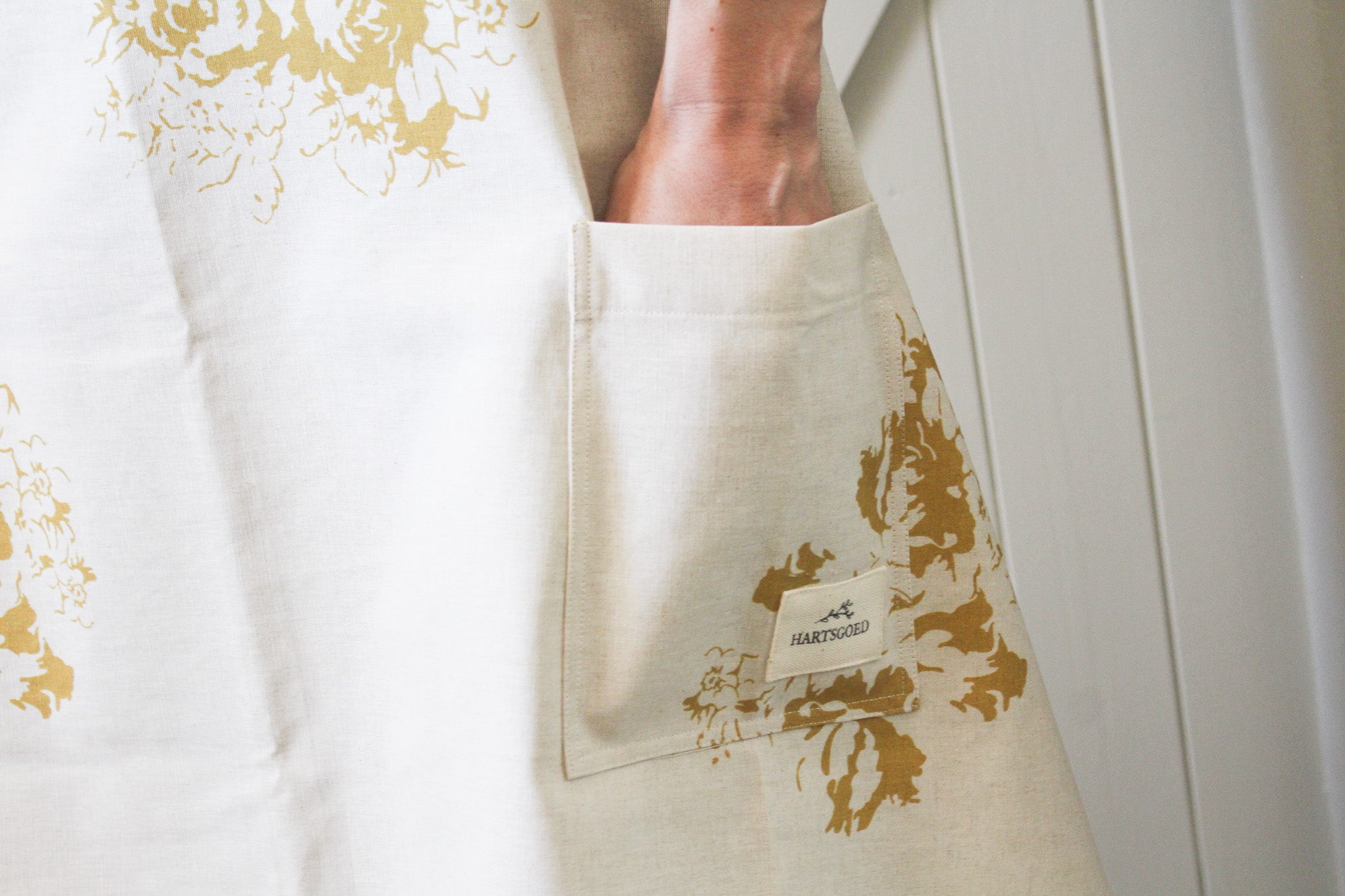 Linen Cross Back Apron | Dankie Here