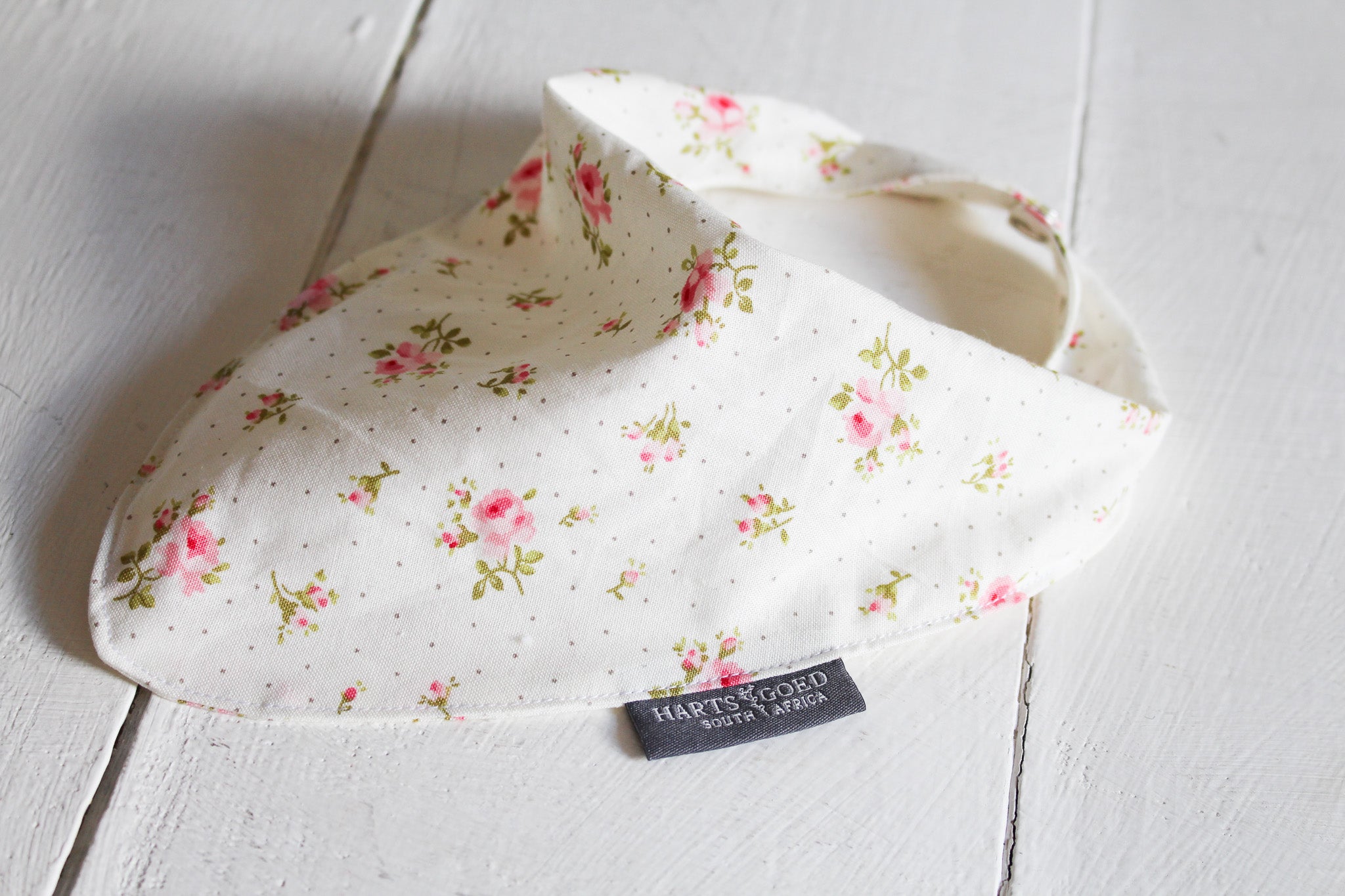 Bandana bib | Dainty Rose on Milk