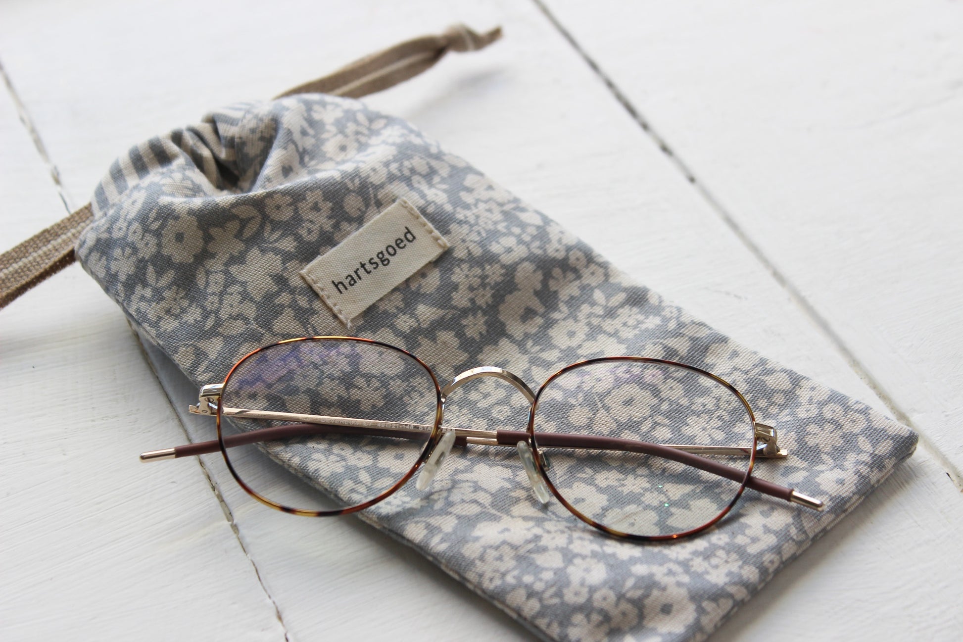 Glasses Drawstring Bag | Grey Fields of Flowers