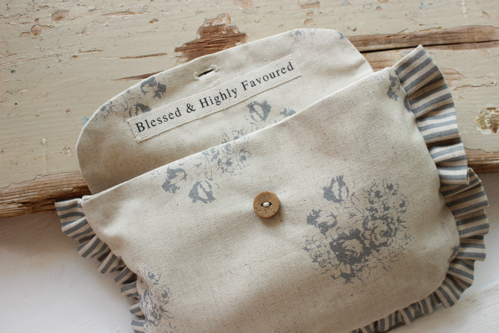 Frilled Essentials Bag | Grey