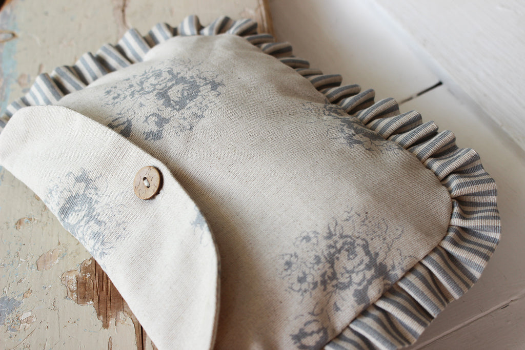 Frilled Essentials Bag | Grey