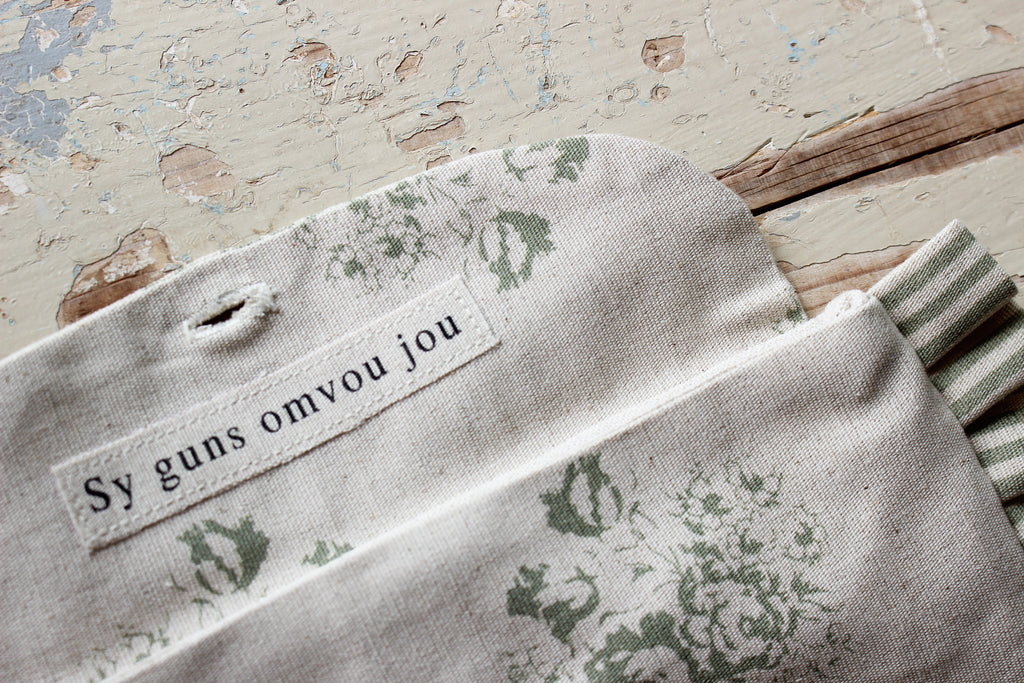 Frilled Essentials Bag | Olive