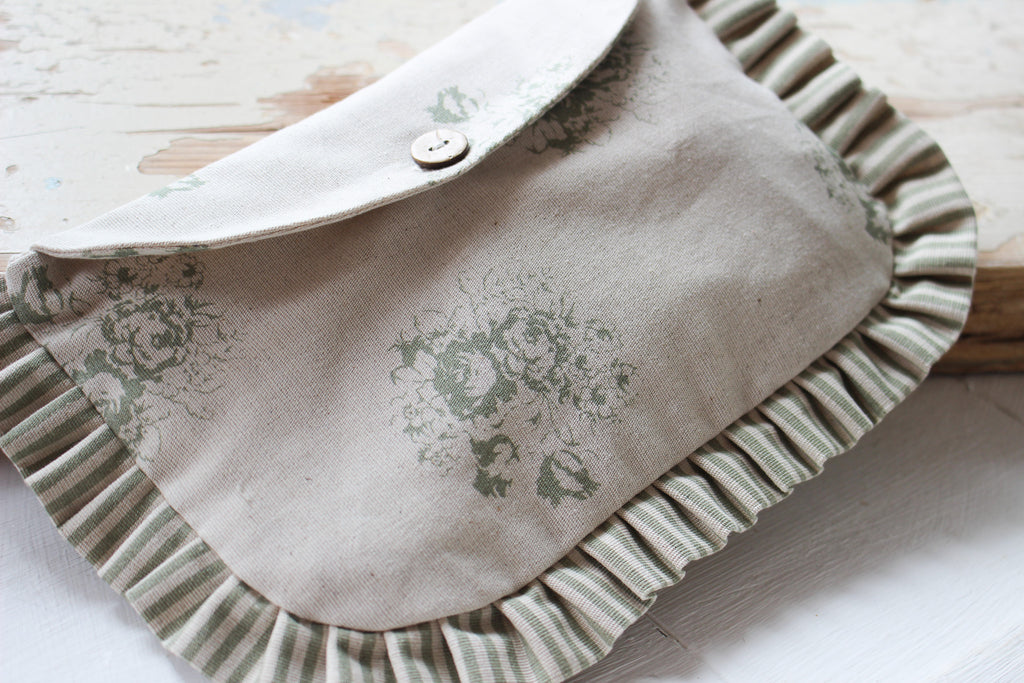Frilled Essentials Bag | Olive