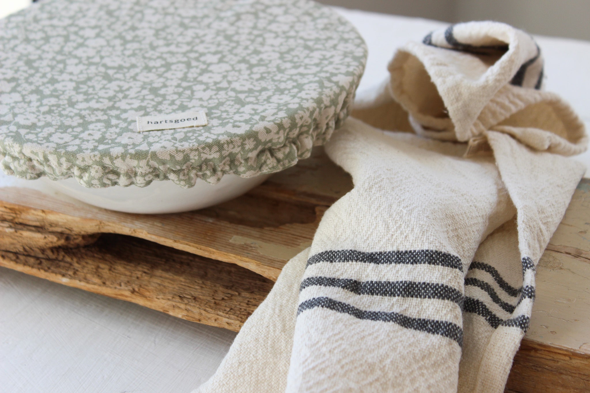 Reversible Bowl Cover (M) | Olive Fields of Flowers