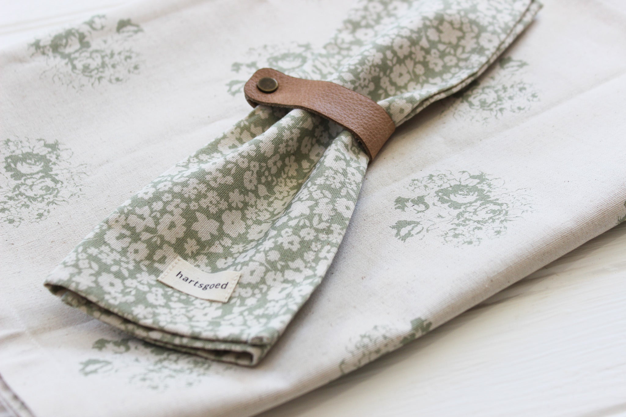 Table Runner 230 x 40cm | Olive Country Florals