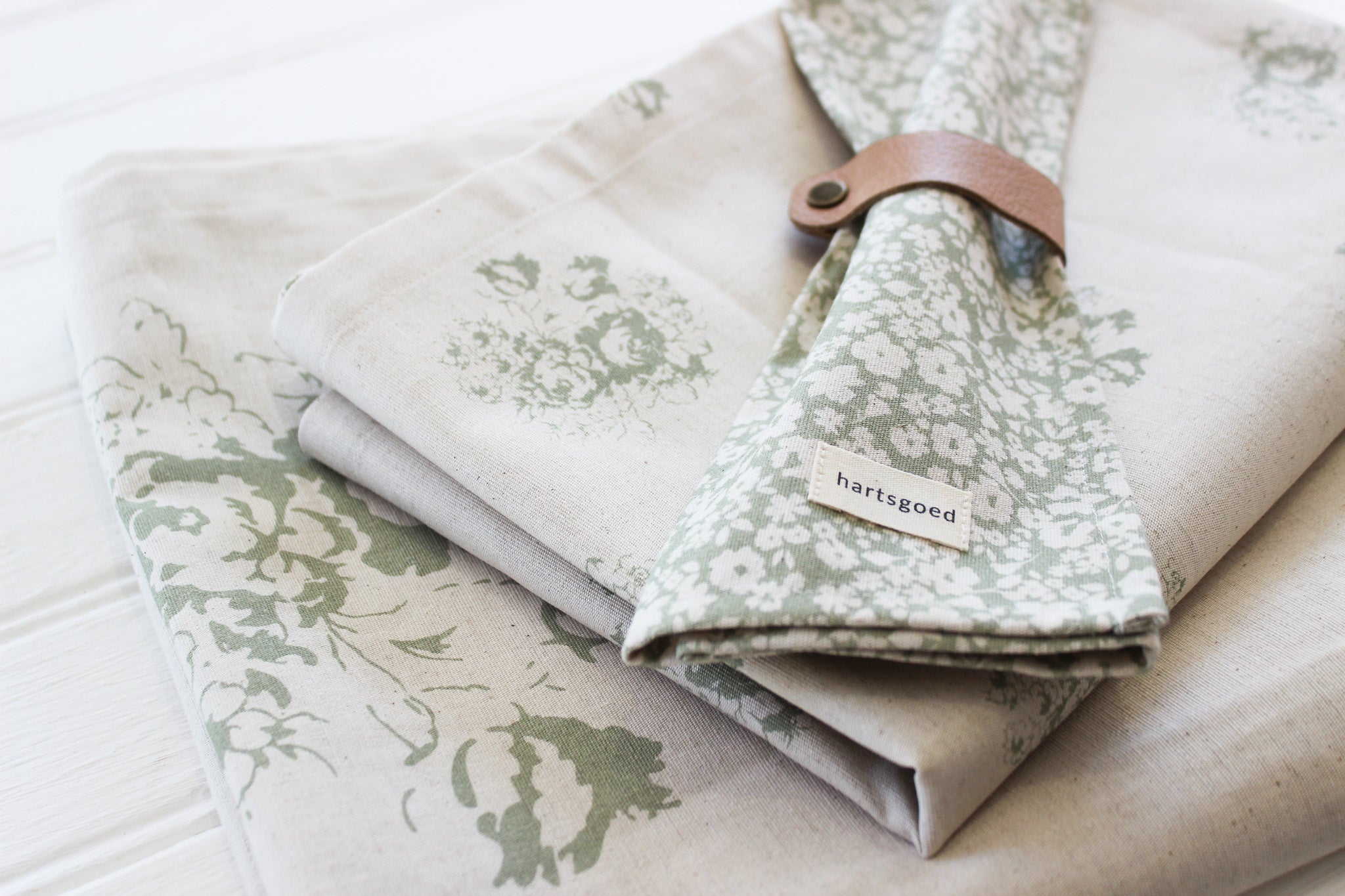 Table Runner 230 x 40cm | Olive Country Florals