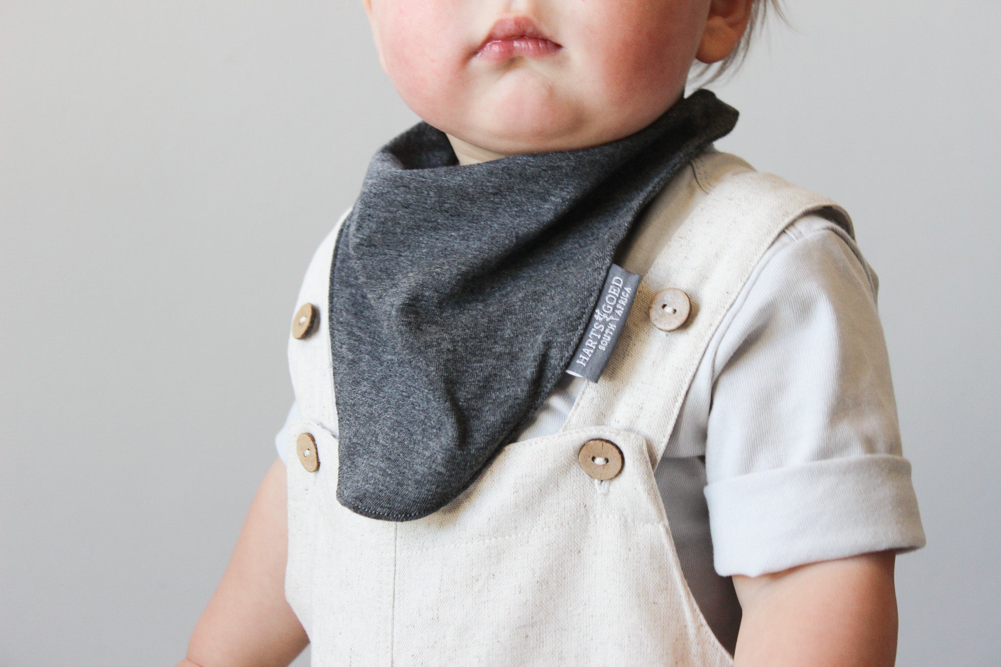 Bandana bib  |  Charcoal melange