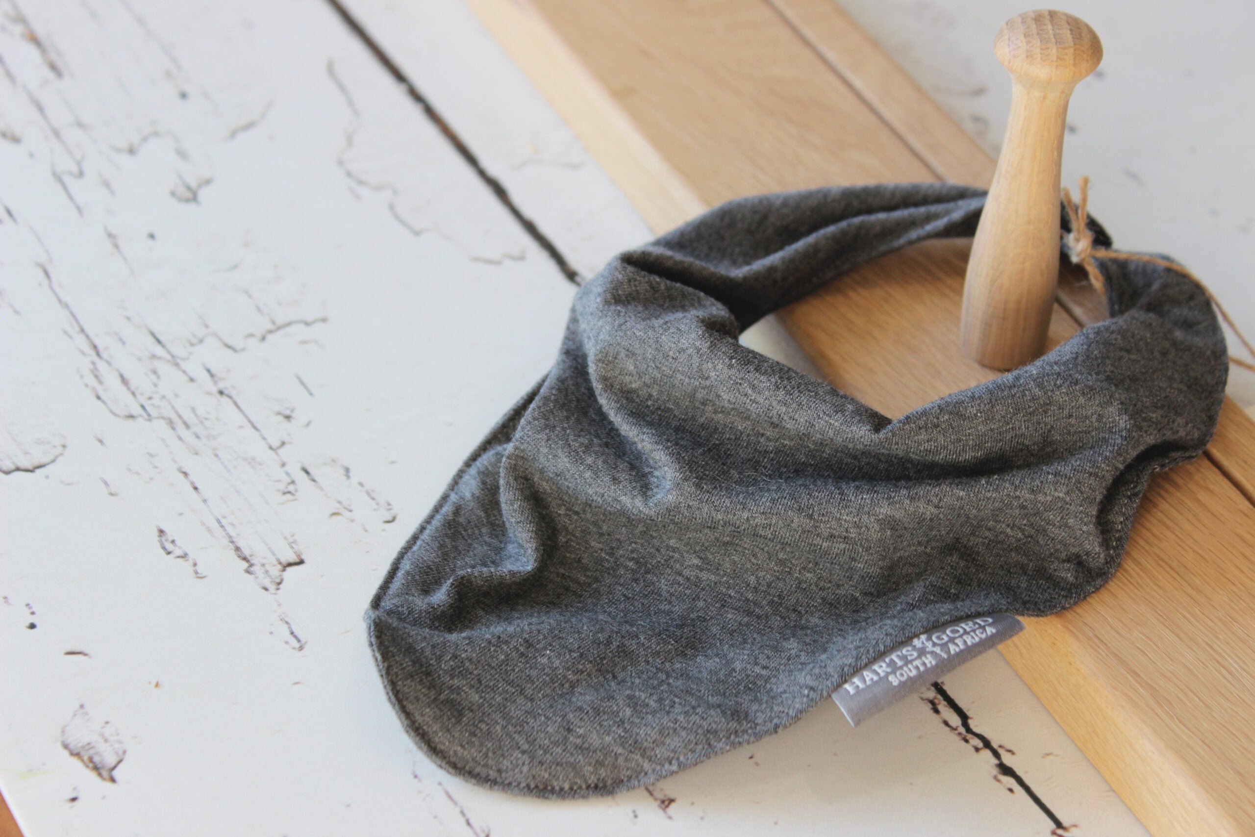 Bandana bib  |  Charcoal melange