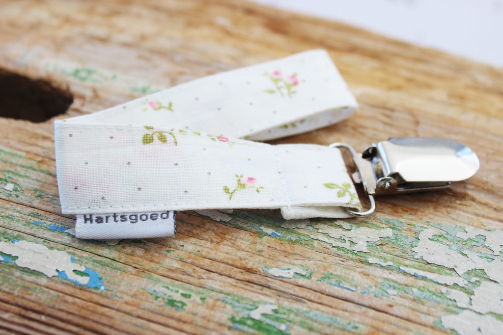 Dummy clip  |  Dainty rose on Milk