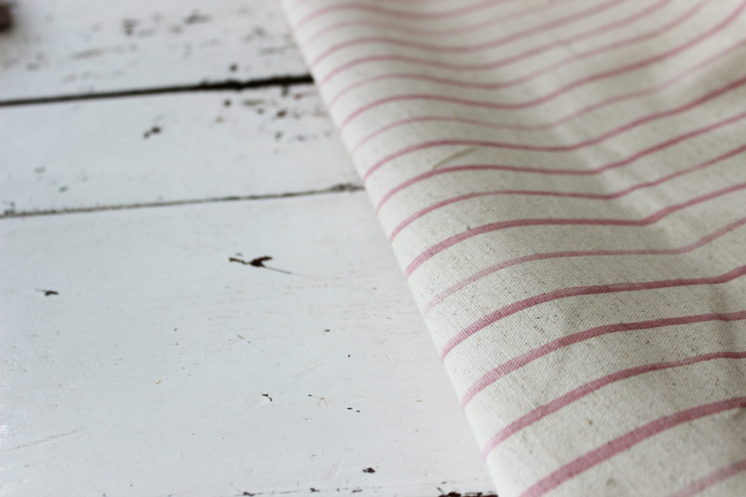 Hartsgoed Fabric  |  Pink watercolour Pinstripes