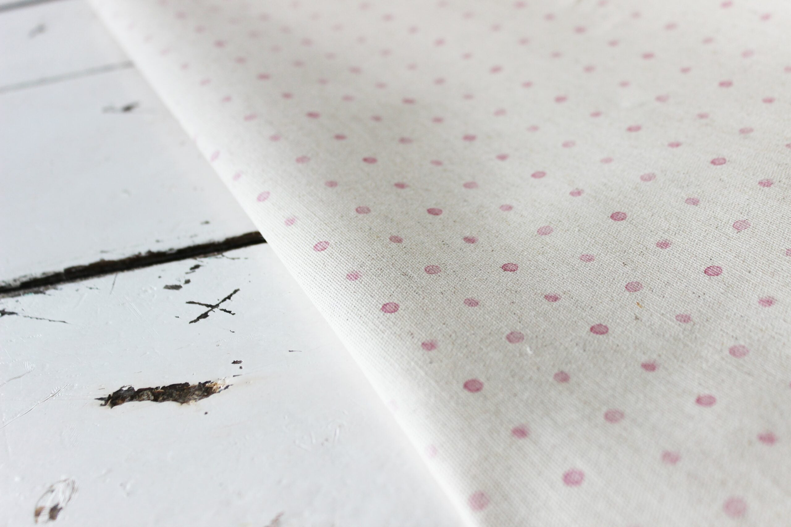 Hartsgoed Fabric  |  Pink watercolour Polka dots