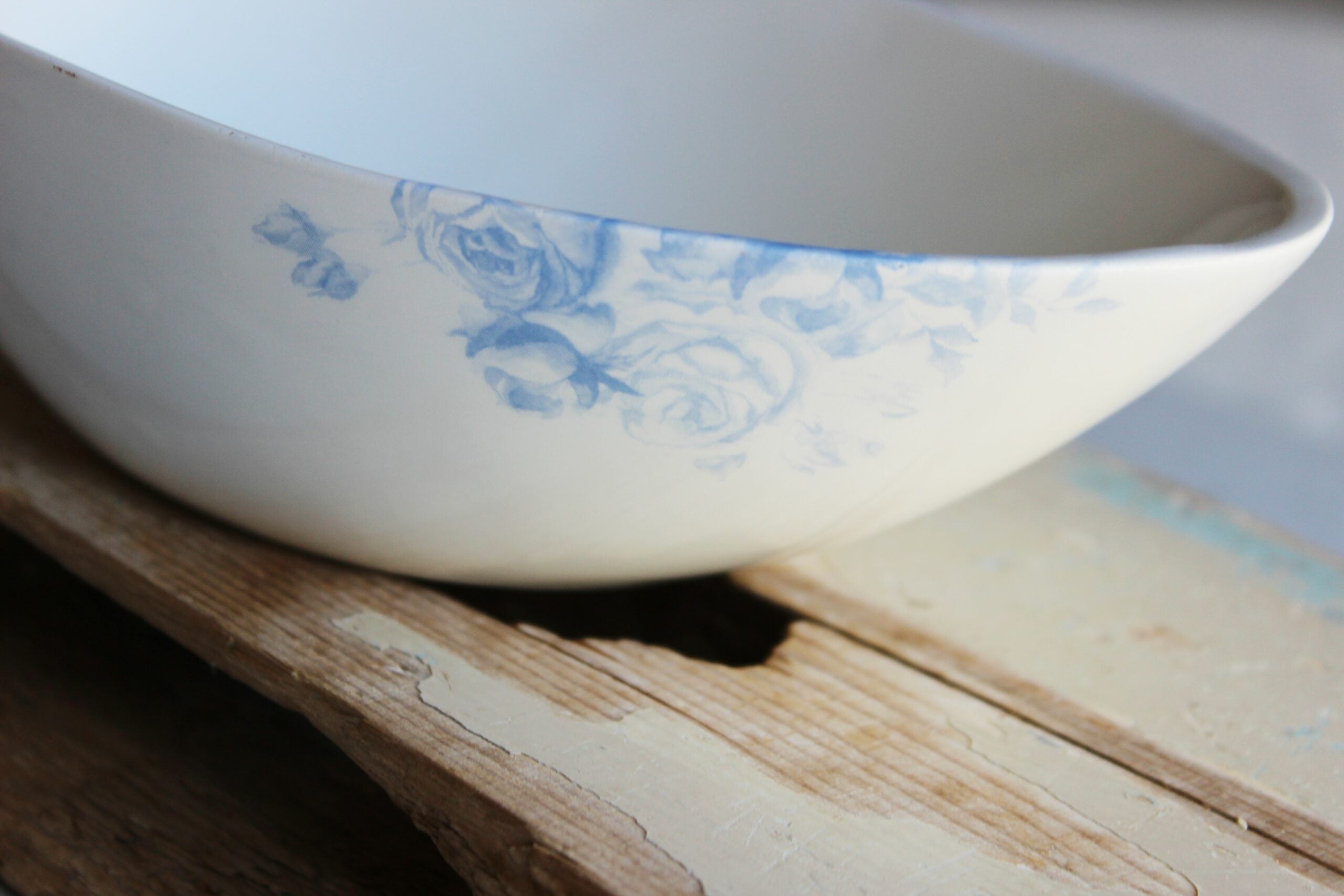 Medium oval bowl  |  Rose Garden