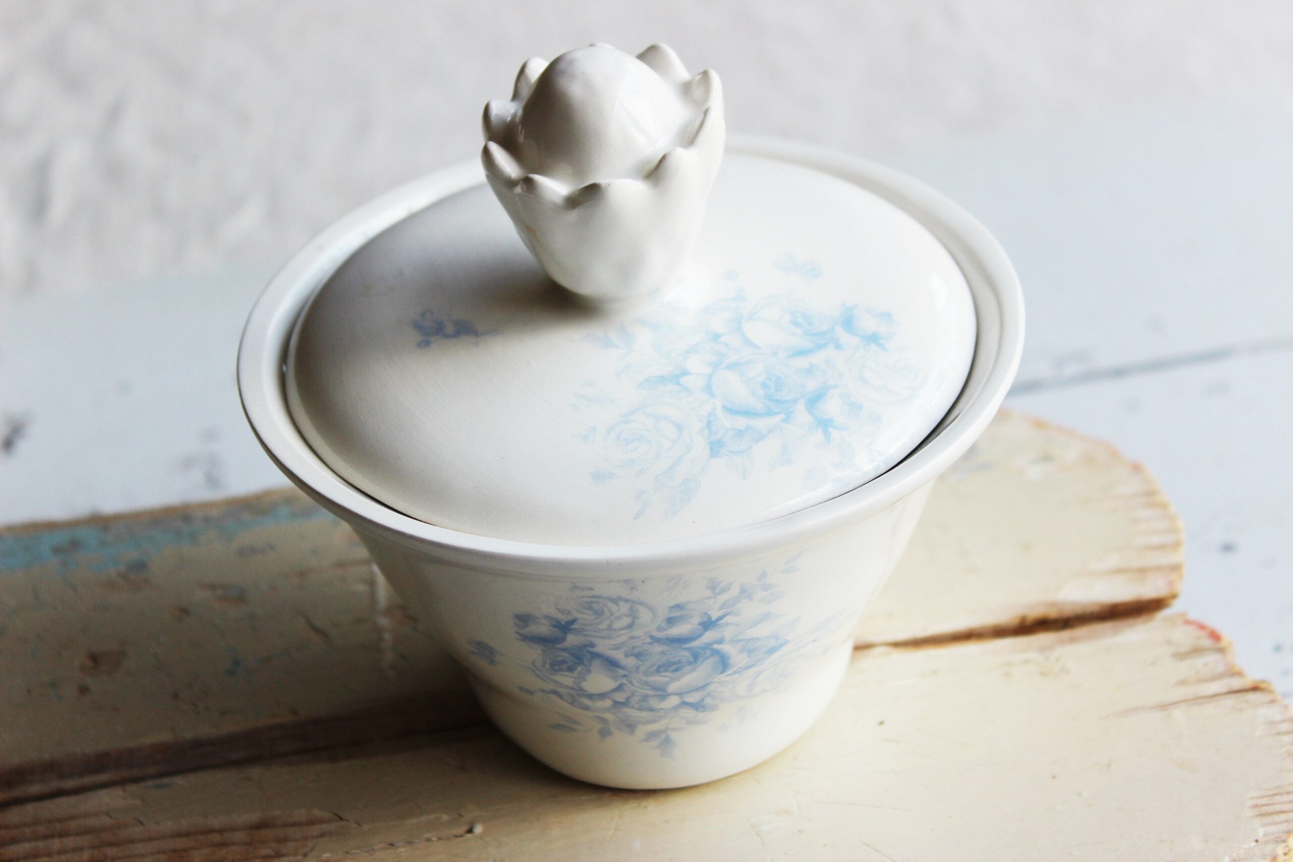 Sugar bowl / Jam pot  |  Rose Garden