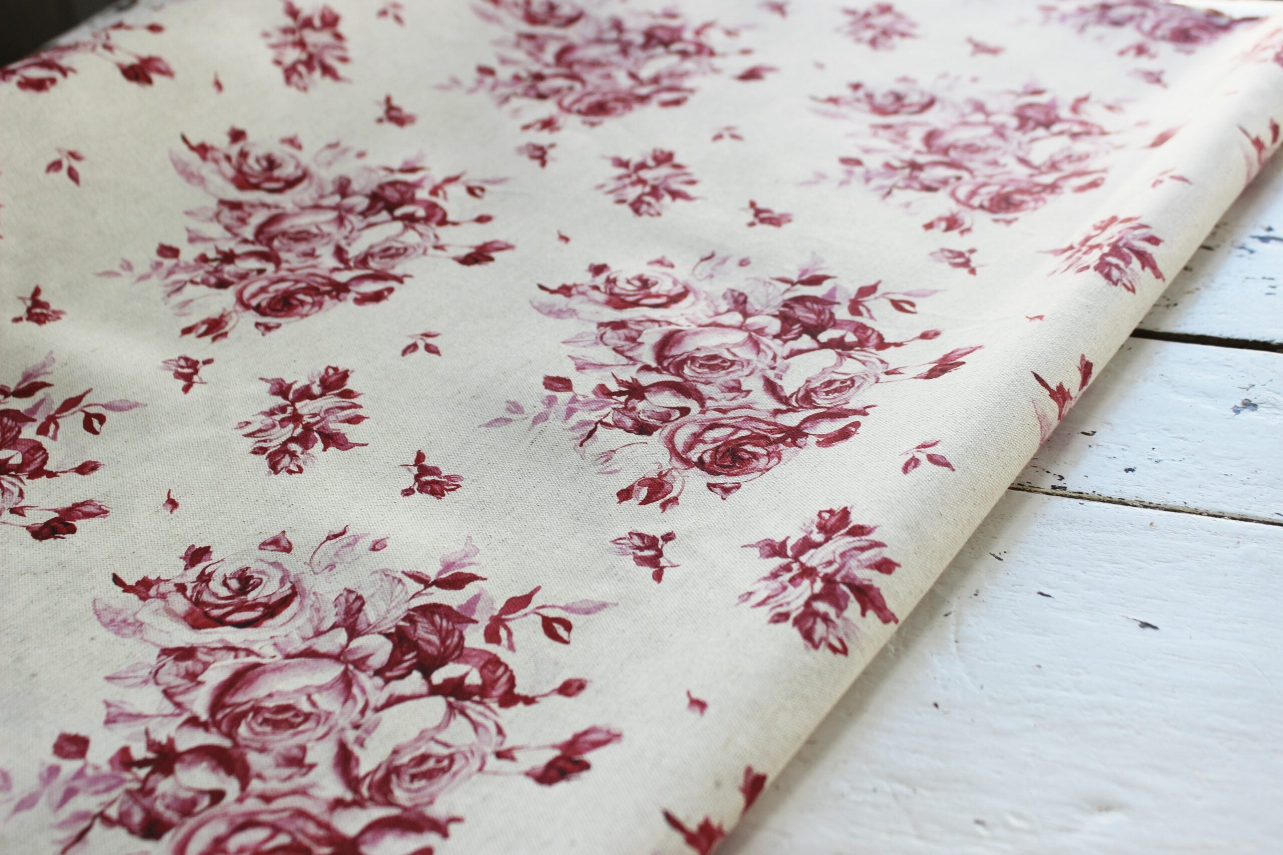 Hartsgoed Fabric  |  My rose Garden in Red